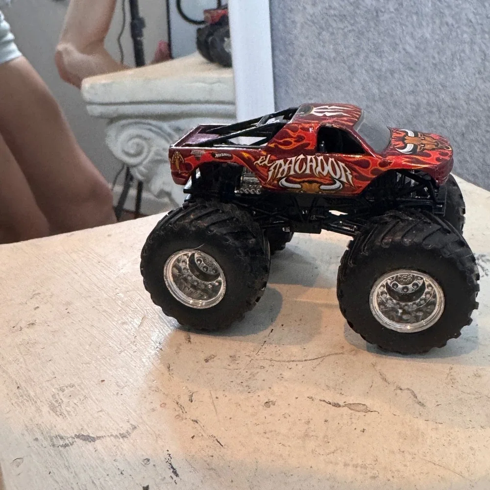 Hot Wheels El Matador‎ Monster Truck Red Flames Bull Diecast Toy Vehicle